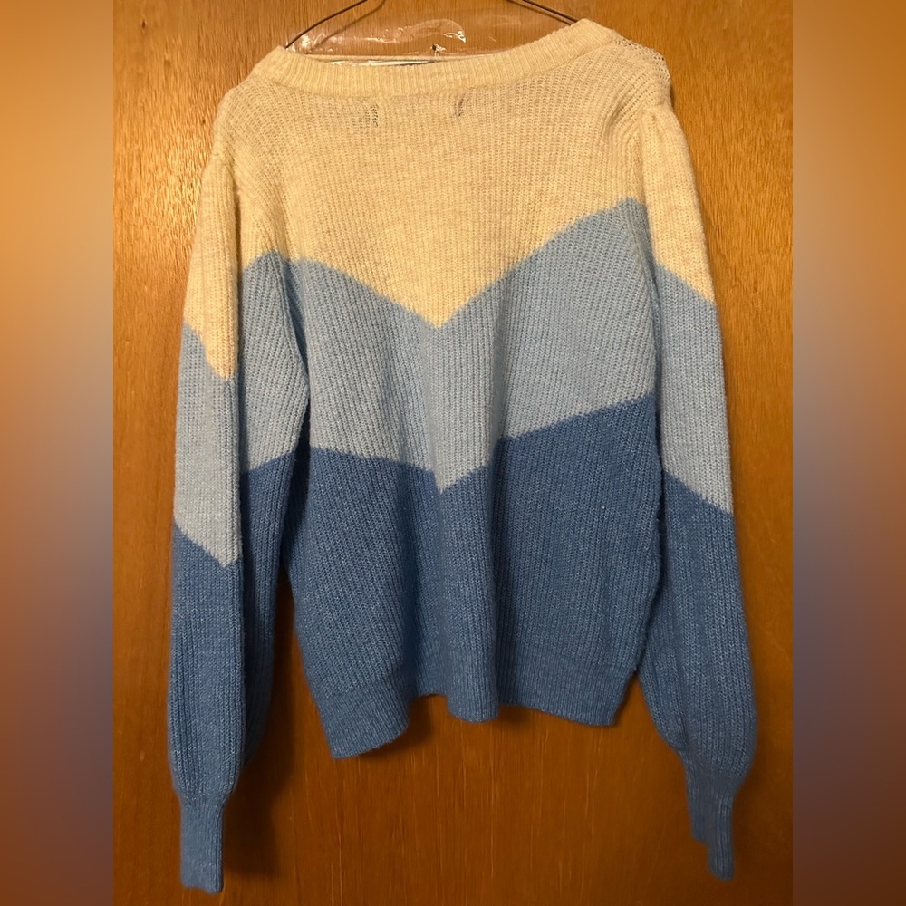 Cute Colorblock Sweater 🩵 💙 - Picture 5 of 6
